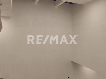 Casa de 3 pisos de 400m2 de construcción en Venta, casa NUEVA de 4 habitaciones con baños completos y salón de juegos Valle Juriquilla - (3)