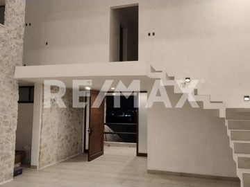 Casa de 3 pisos de 400m2 de construcción en Venta, casa NUEVA de 4 habitaciones con baños completos y salón de juegos Valle Juriquilla - (3)