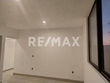 Casa de 3 pisos de 400m2 de construcción en Venta, casa NUEVA de 4 habitaciones con baños completos y salón de juegos Valle Juriquilla - (3)