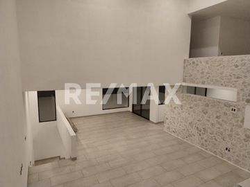 Casa de 3 pisos de 400m2 de construcción en Venta, casa NUEVA de 4 habitaciones con baños completos y salón de juegos Valle Juriquilla - (3)