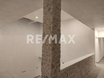 Casa de 3 pisos de 400m2 de construcción en Venta, casa NUEVA de 4 habitaciones con baños completos y salón de juegos Valle Juriquilla - (3)