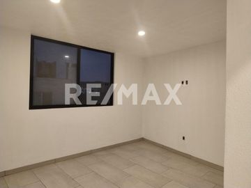 Casa de 3 pisos de 400m2 de construcción en Venta, casa NUEVA de 4 habitaciones con baños completos y salón de juegos Valle Juriquilla - (3)