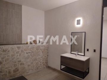 Casa de 3 pisos de 400m2 de construcción en Venta, casa NUEVA de 4 habitaciones con baños completos y salón de juegos Valle Juriquilla - (3)