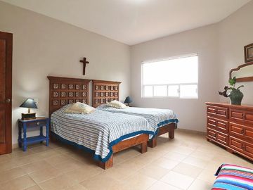CASA EN VENTA, ZONA TZINTZUNTZAN