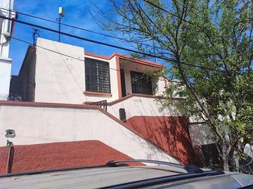 CASA EN VENTA EN COL. VALLE DE INFONAVIT EN MONTERREY