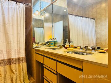 CASA VENTA  BAJO VICENTE LOPEZ 3 DORMITORIOS