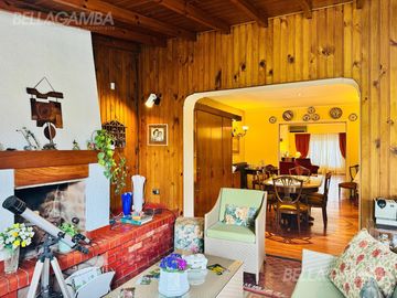 CASA VENTA  BAJO VICENTE LOPEZ 3 DORMITORIOS