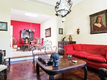 Casa tres dormitorios y patio Int Becco San Isidro