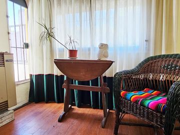 Casa tres dormitorios y patio Int Becco San Isidro