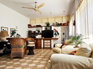Casa tres dormitorios y patio Int Becco San Isidro