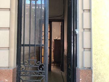 PH 4 ambientes en  Barracas con patio a metros de Montes de Oca