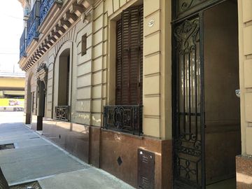 PH 4 ambientes en  Barracas con patio a metros de Montes de Oca