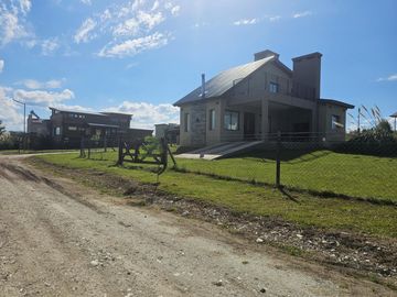Cabaña en Venta en Los Reartes Dos Dormitorios y Entorno Natural