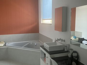 LOMAS COUNTRY VENDE BONITO DEPARTAMENTO