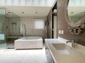 CASA A LA VENTA  EN BOSQUE DE LA HERRADURA.
