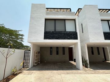 Casa en venta en privada en Chuburná Hidalgo, Mérida, Yucatán.
