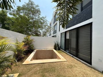 Casa en venta en privada en Chuburná Hidalgo, Mérida, Yucatán.