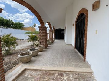 En venta casa dentro de privada en Temozón Nte.