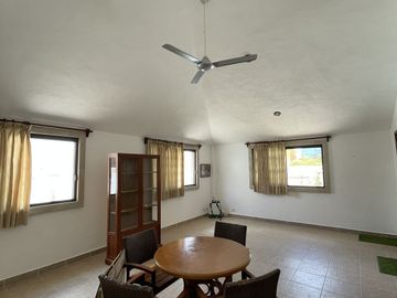 En venta casa dentro de privada en Temozón Nte.