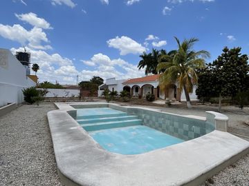 En venta casa dentro de privada en Temozón Nte.