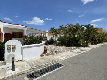 En venta casa dentro de privada en Temozón Nte.