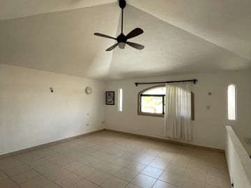 En venta casa dentro de privada en Temozón Nte.