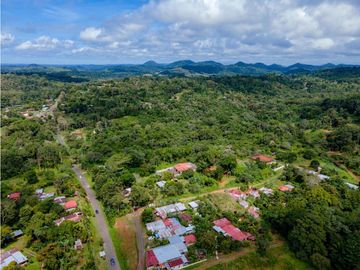 Se vende lote en Nuevo Emperador
