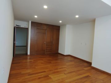 Se vende departamento en Lomas Altas