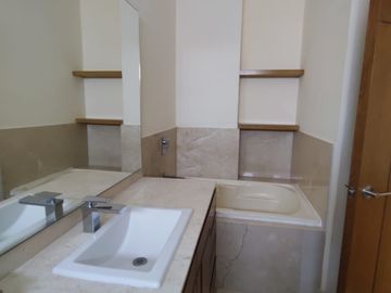 Se vende departamento en Lomas Altas
