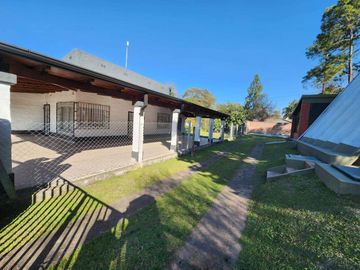 Casa en venta de 3 dormitorios c/ cochera en El Cadillal