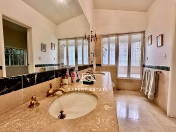 Casa venta LAS ÁGUILAS parte baja - La oportunidad que soñaste /  Opportunity