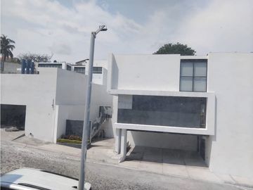 SE VENDA CASA SOLA EN BURGOS CONDOMINIO CERRADO CON VIGILANCIA