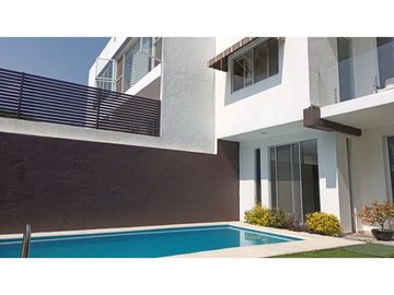 SE VENDA CASA SOLA EN BURGOS CONDOMINIO CERRADO CON VIGILANCIA