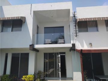 SE VENDA CASA SOLA EN BURGOS CONDOMINIO CERRADO CON VIGILANCIA