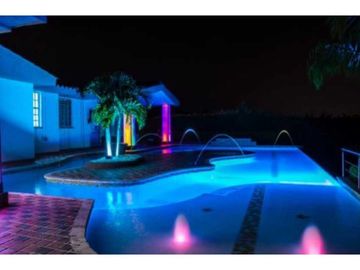 se vende  Casa Campestre 8 habitaciones Cerritos Teatro Piscina