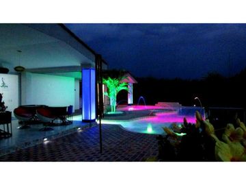 se vende  Casa Campestre 8 habitaciones Cerritos Teatro Piscina