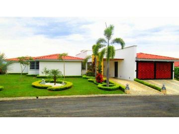 se vende  Casa Campestre 8 habitaciones Cerritos Teatro Piscina