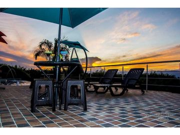 se vende  Casa Campestre 8 habitaciones Cerritos Teatro Piscina