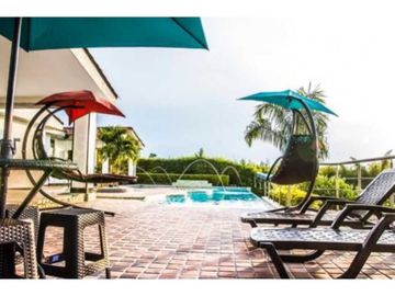 se vende  Casa Campestre 8 habitaciones Cerritos Teatro Piscina