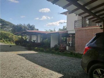 Se vende casa campestre en conjunto, Quindio