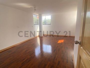 Oportunidad única! Casa de 3 pisos en venta en San Borja