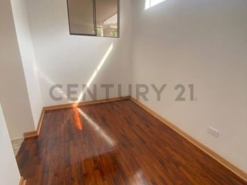 Oportunidad única! Casa de 3 pisos en venta en San Borja