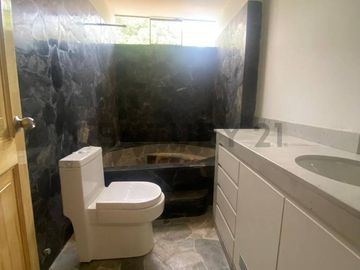 Oportunidad única! Casa de 3 pisos en venta en San Borja
