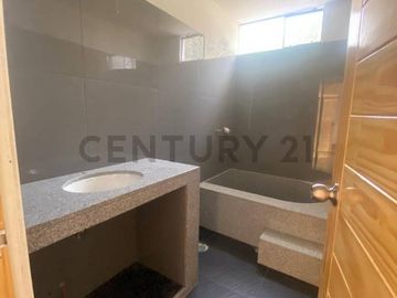 Oportunidad única! Casa de 3 pisos en venta en San Borja