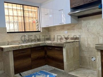 Oportunidad única! Casa de 3 pisos en venta en San Borja