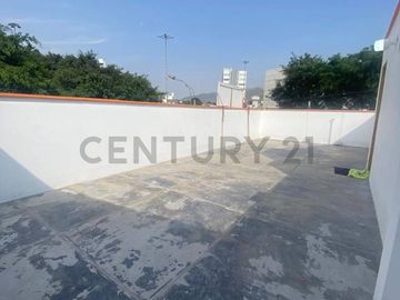 Oportunidad única! Casa de 3 pisos en venta en San Borja