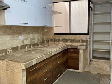 Oportunidad única! Casa de 3 pisos en venta en San Borja