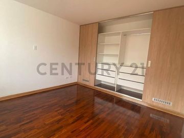 Oportunidad única! Casa de 3 pisos en venta en San Borja