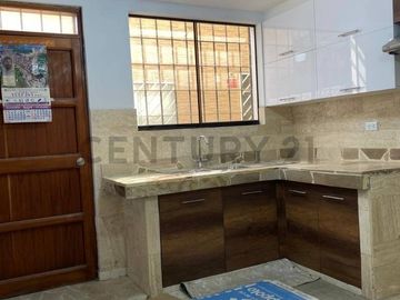 Oportunidad única! Casa de 3 pisos en venta en San Borja