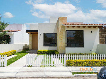 CASA MODERNA EN VENTA - HACIENDAS TEQUISQUIAPAN | Esparraguera